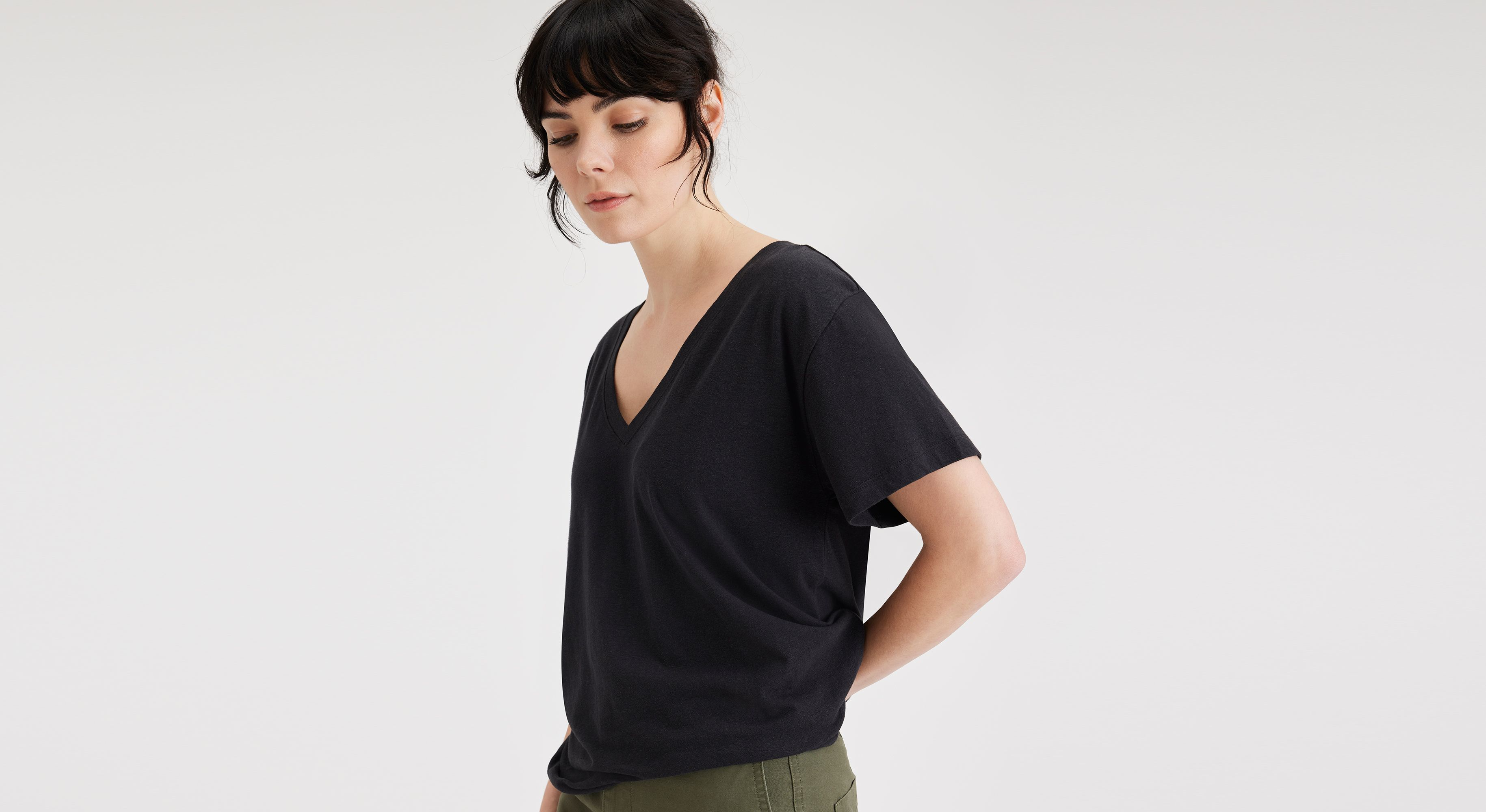 T-shirt col V profond pour femme