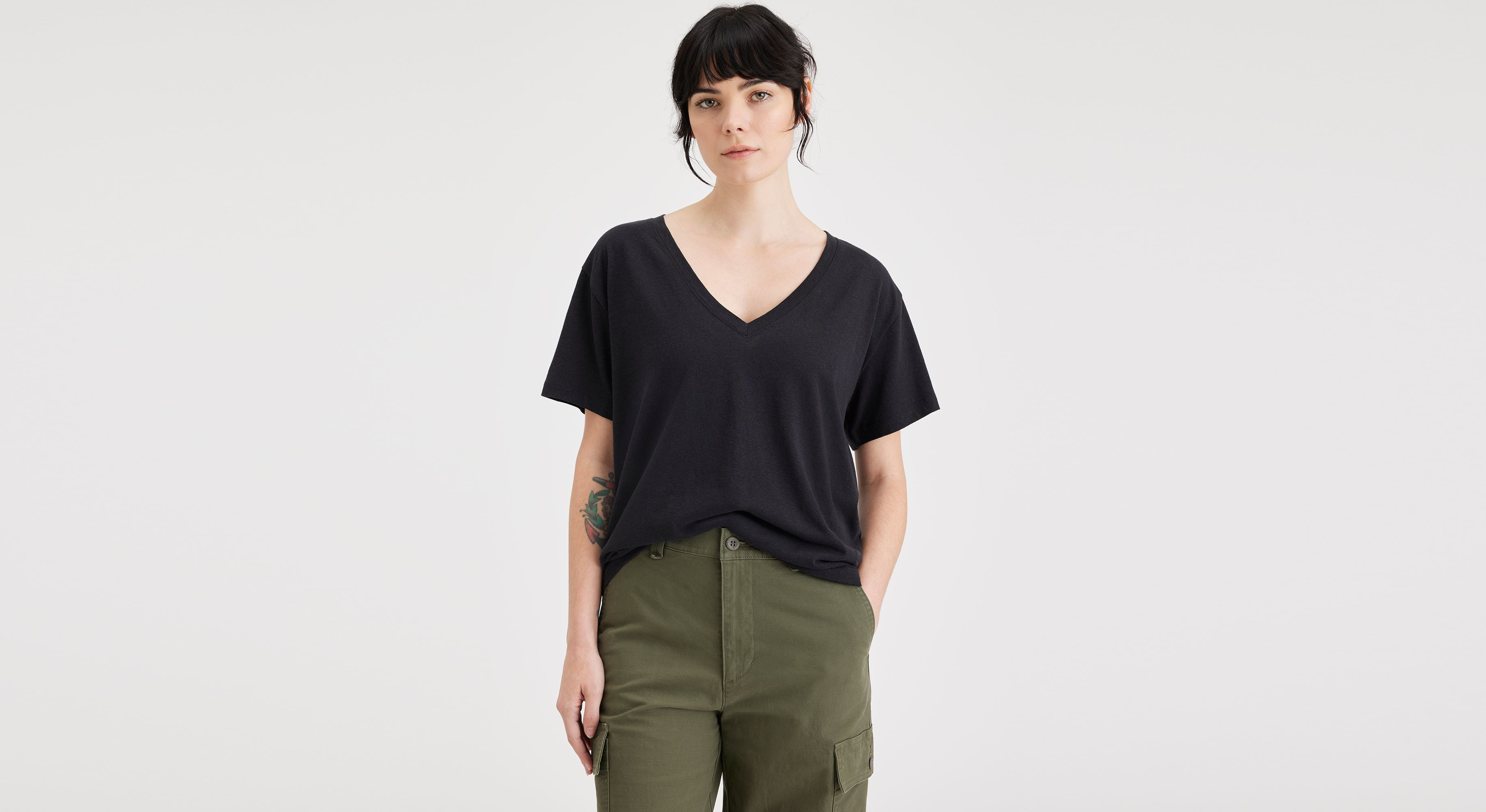 T-shirt col V profond pour femme