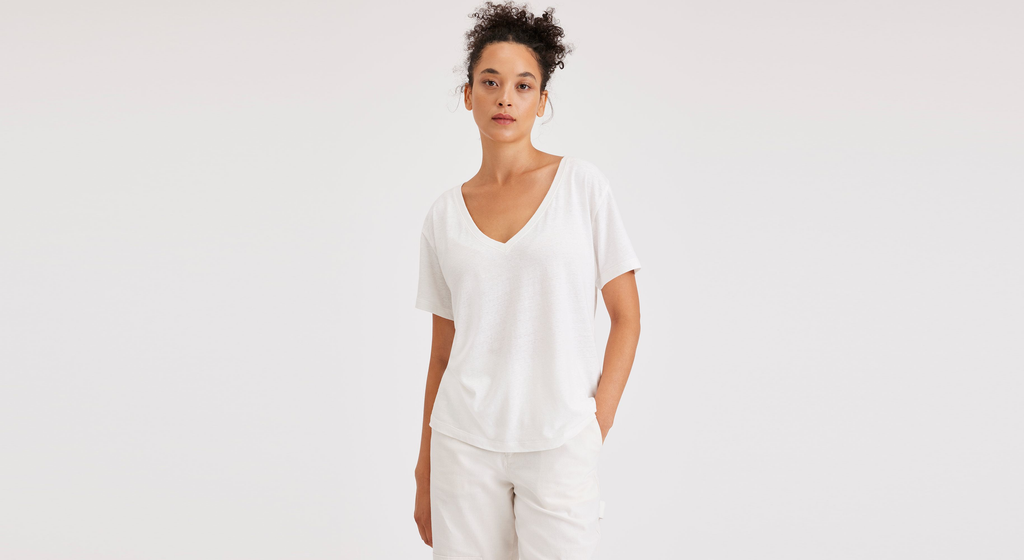 T-shirt à col en V profond, coupe classique