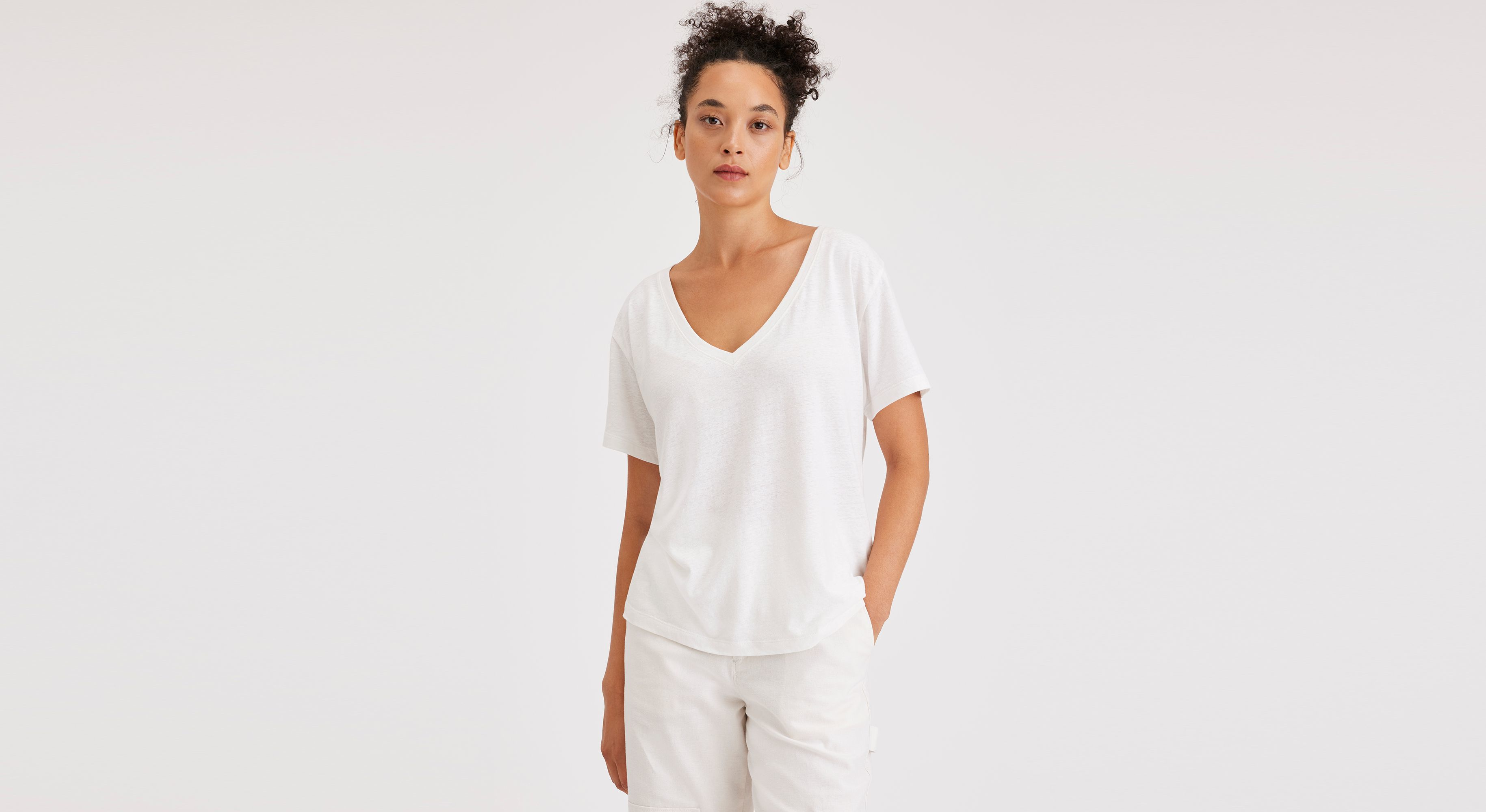 T-shirt à col en V profond, coupe classique