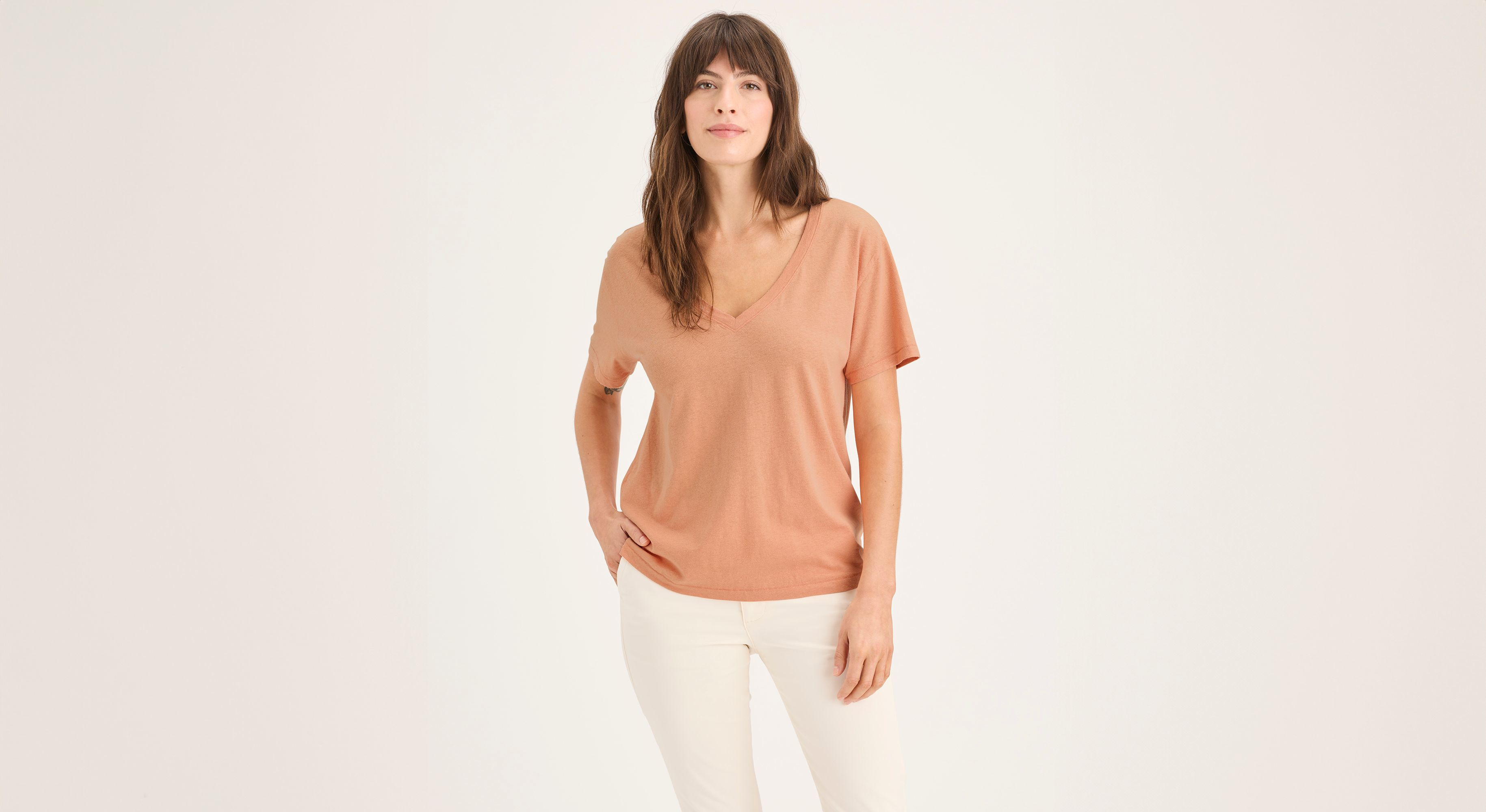 T-shirt col V profond pour femme